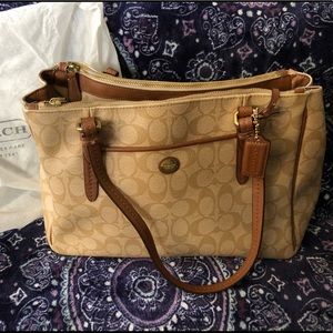 Tan C logo Coach shoulder bag